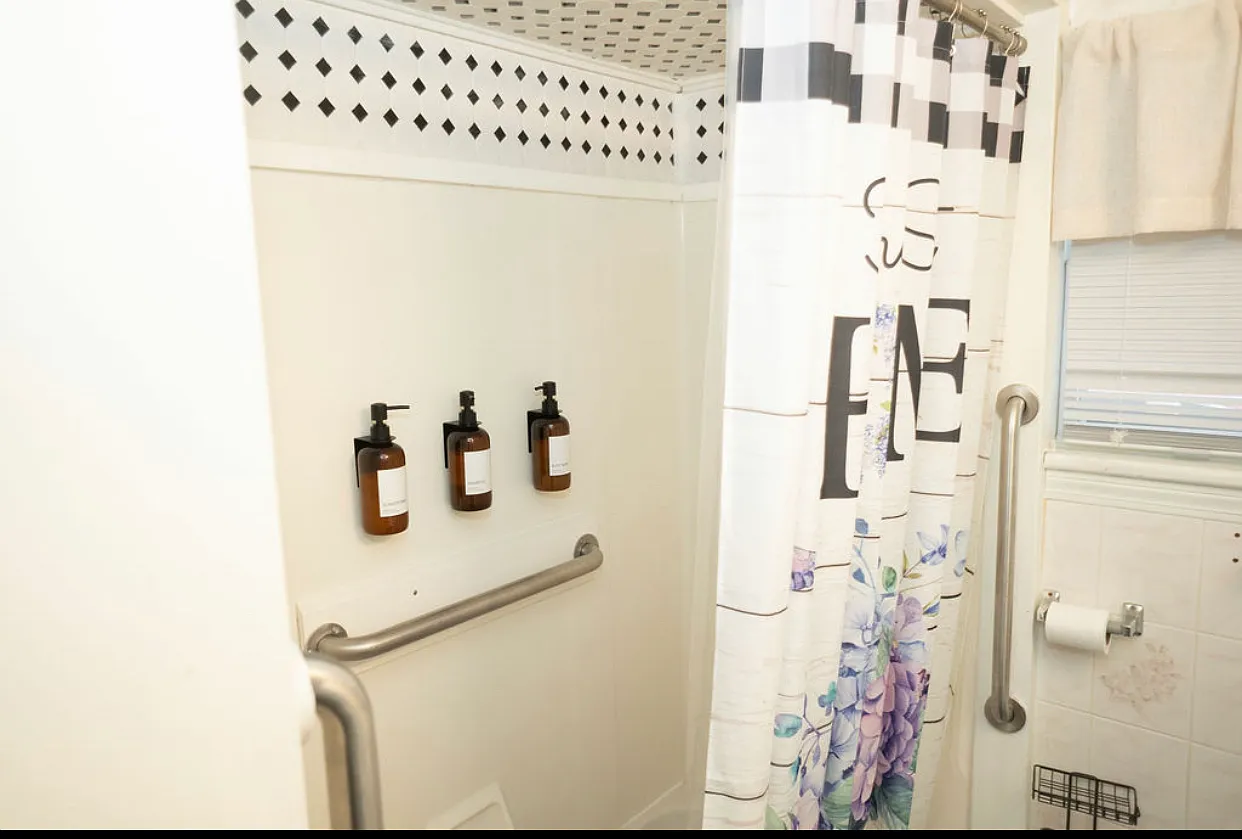 2 bed, 900 sqft, $2,000 — Photo 3
