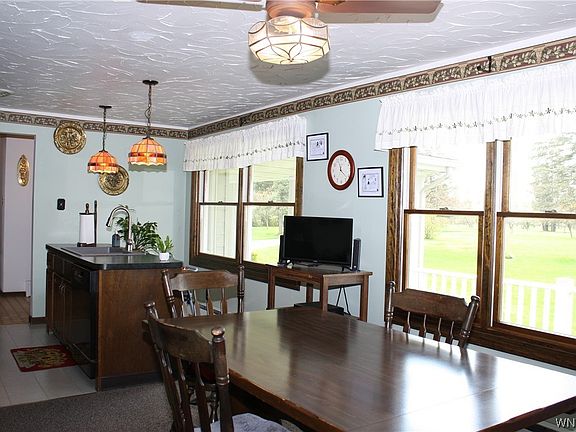 2nd image of 2831 Lower Mountain Rd
