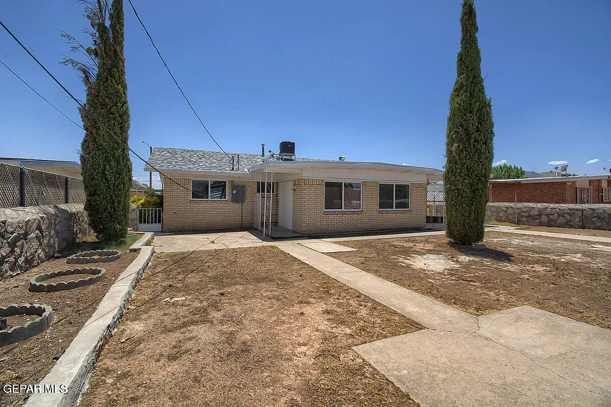 3 bed, 2.0 bath, 1484 sqft, $1,700 — Photo 3