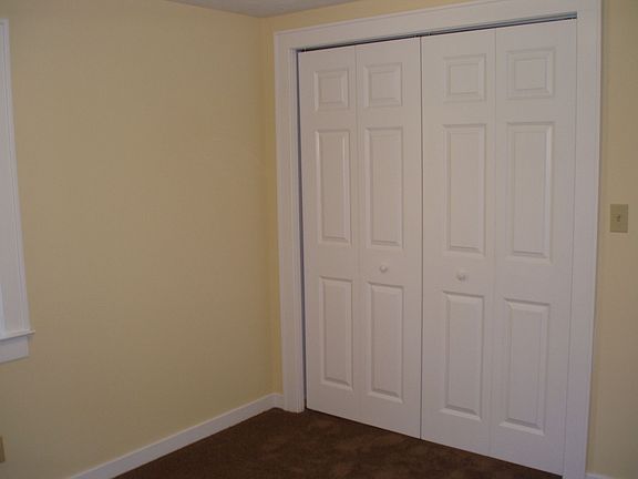 BEDROOM 2 CLOSET