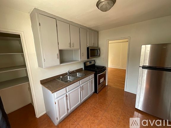 2nd image of 1322 Valencia St #1/2