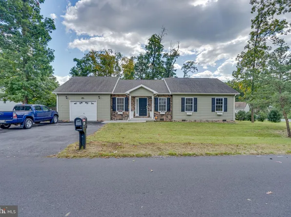 194 Basin Dr, Inwood, WV 25428