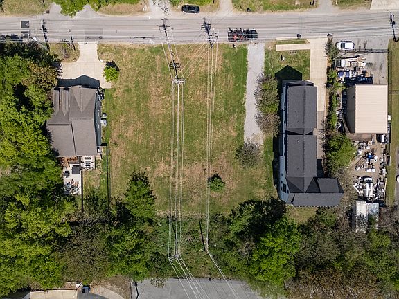 4th image of 557 Veritas St