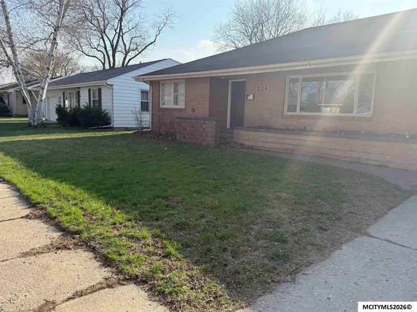 224 S Tennessee Pl, Mason City, IA 50401