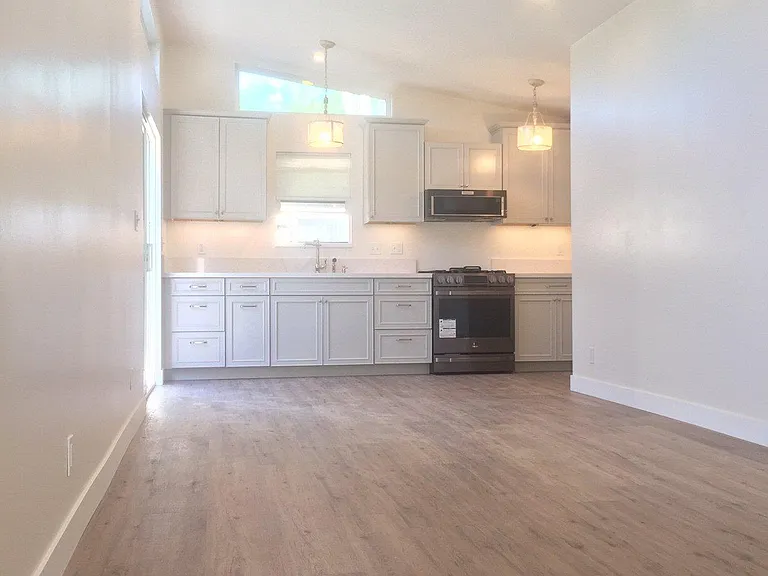 26010 Regent Ave — Photo 18