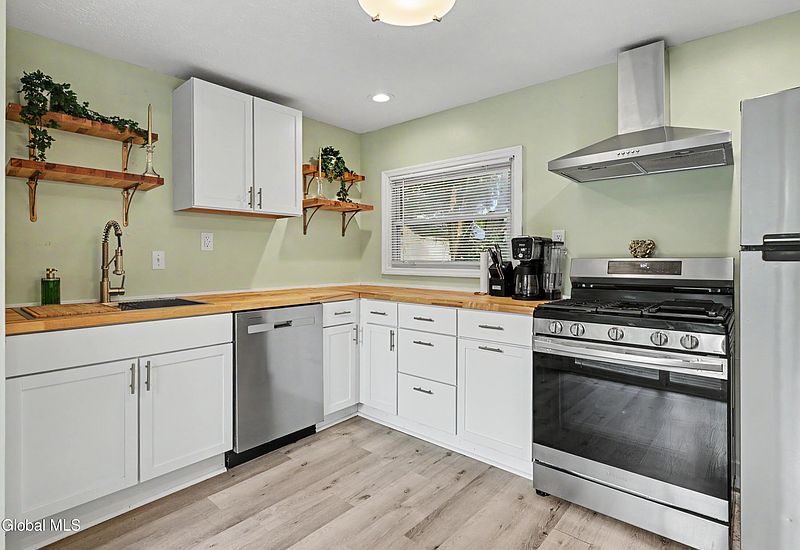 2nd image of 41 Hillcrest Avenue