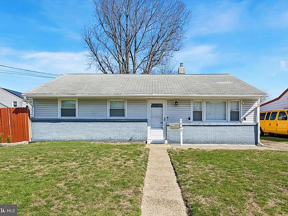 2nd image of 463 Colonial Rd