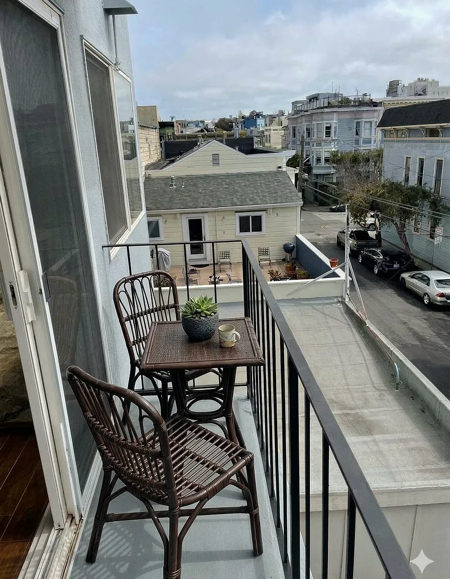 423 Waller St — Photo 3