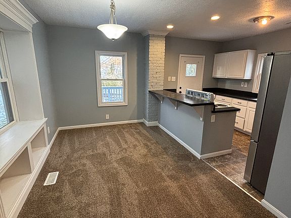 3rd image of 425 Alexander St