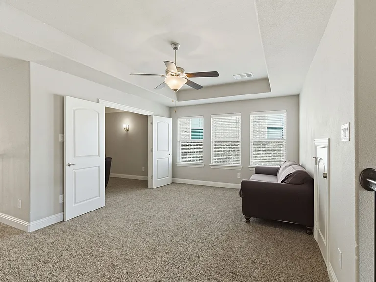 7452 Reverchon Dr — Photo 27