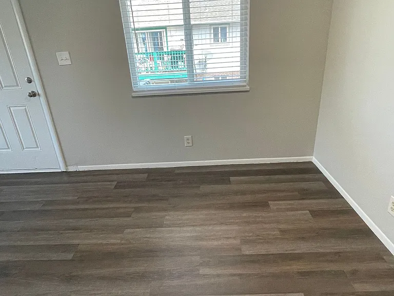 180 S 20th Ave — Photo 12