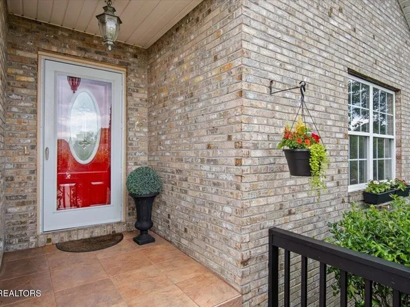 2921 Willow Pond Dr, Maryville, TN 37803