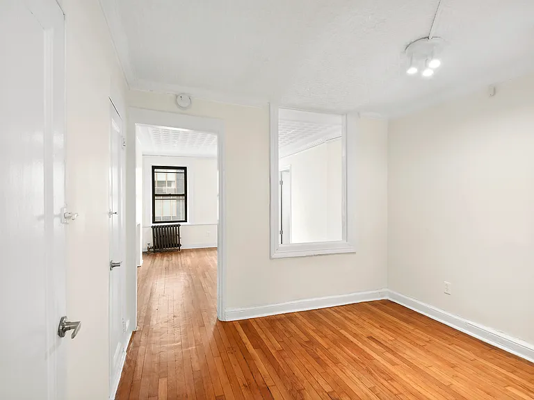 464 W 25th St #3 — Photo 6