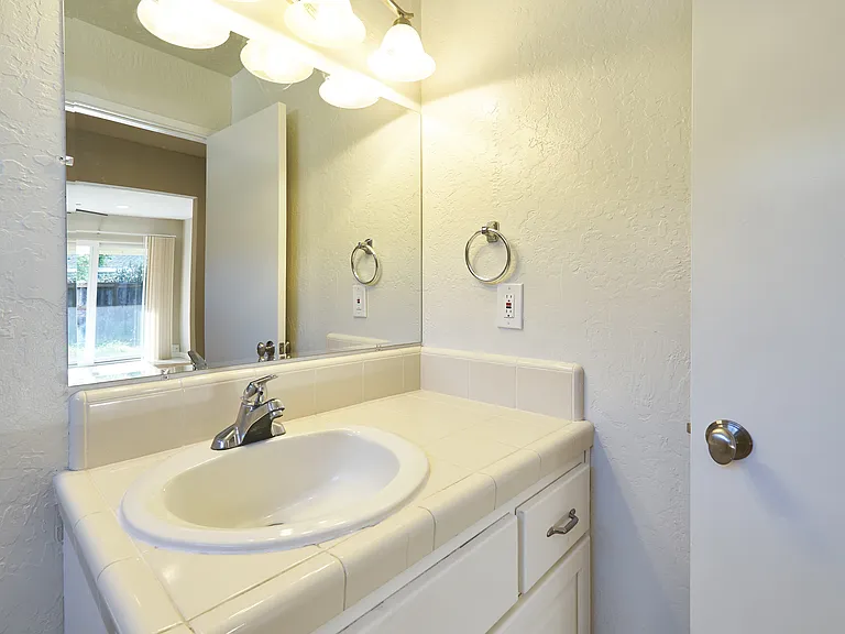905 Bath2