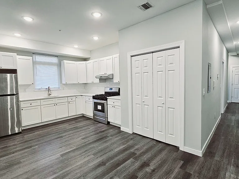 31 12th Ave #1 — Photo 12