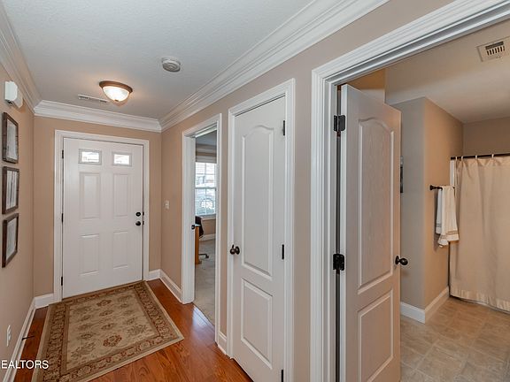 3rd image of 5800 Metropolitan Way