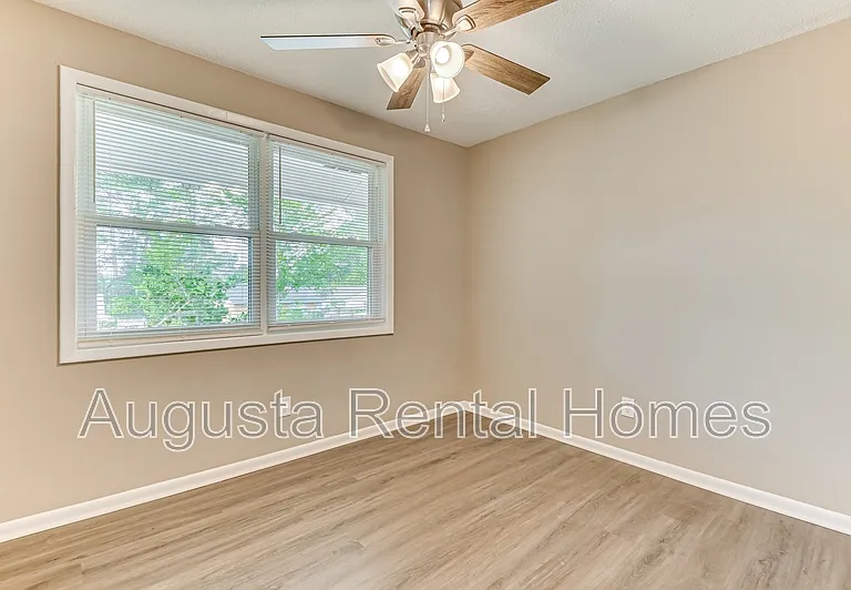 2328 Prague Ct — Photo 23