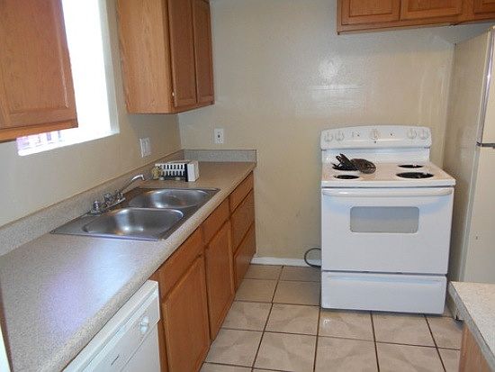 3rd image of 3629 W Dunlap Ave APT A