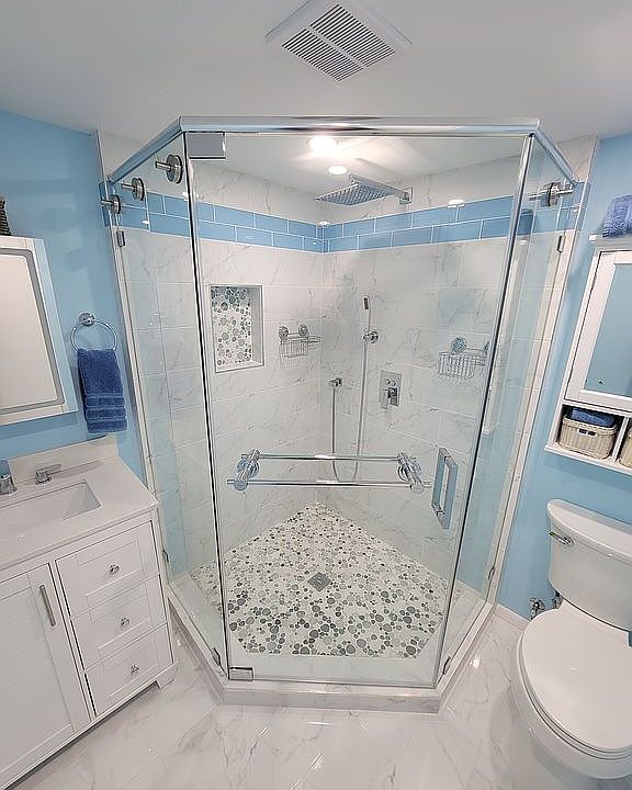 Large, stand alone 3/4 bath