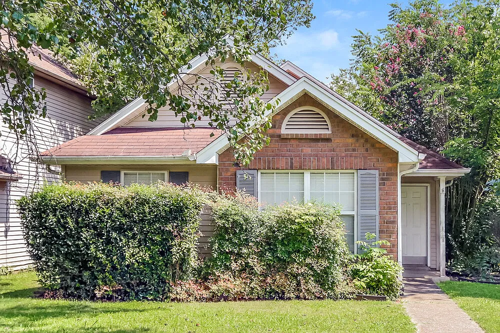 3 bed, 2.0 bath, 1143 sqft, $1,950 — Photo 1