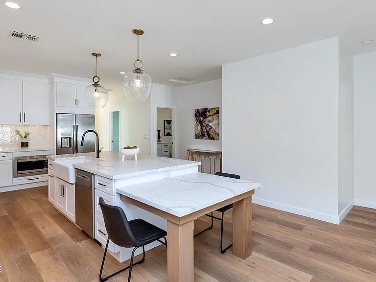 938 E Coronado Rd — Photo 16