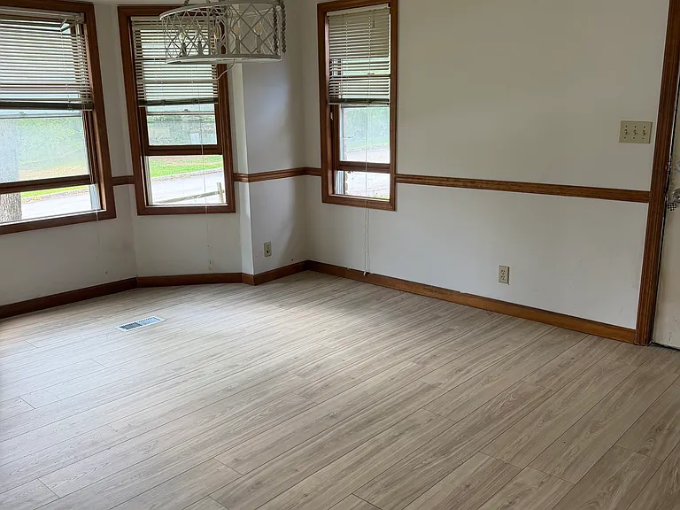 100 Hugh Ln — Photo 3
