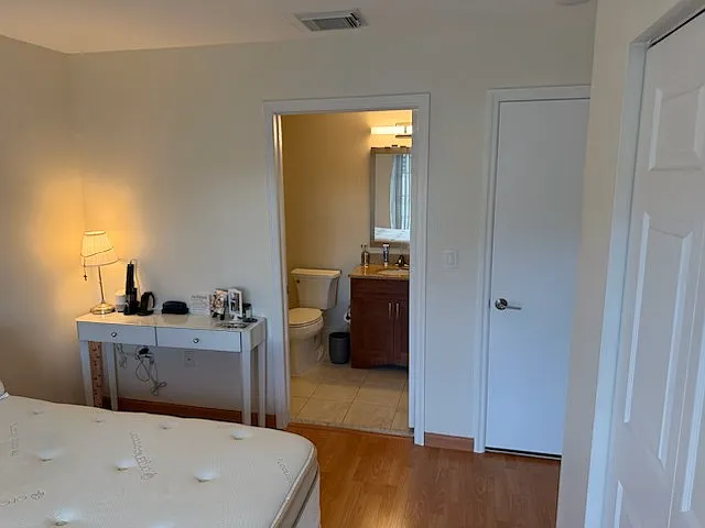 1 bed, 1.5 bath, 1190 sqft, $1,100 — Photo 4