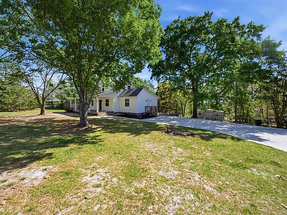 3rd image of 557 Shirway Rd