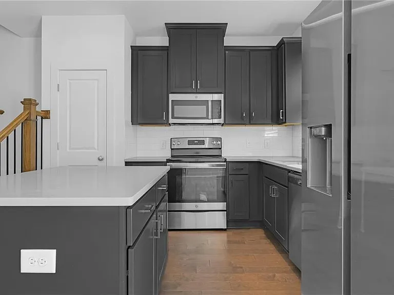 6433 Scudders Dr — Photo 2