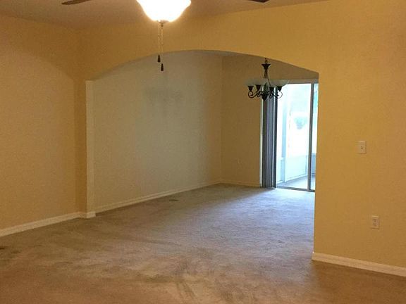 5th image of 11624 Hickory Oak Dr