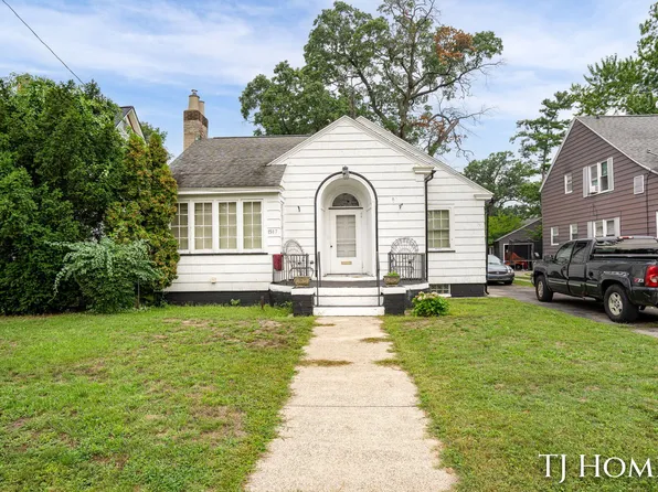 1587 Peck St, Muskegon, MI 49441