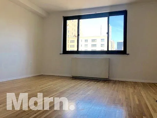 Rented by Mdrn Residential | media 13