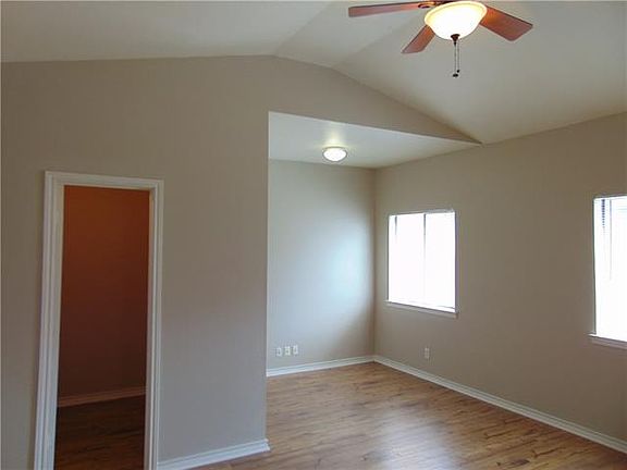 5th image of 235 Mooring Cir APT A