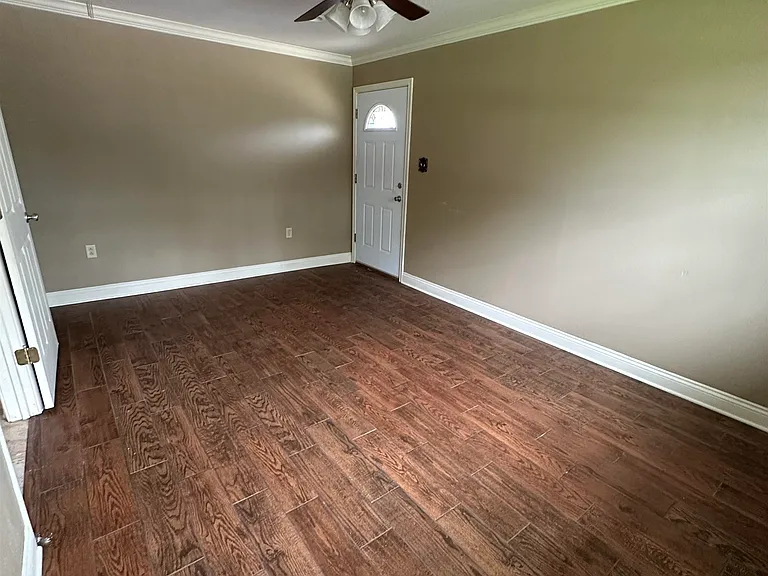 5 Texas Ave — Photo 4