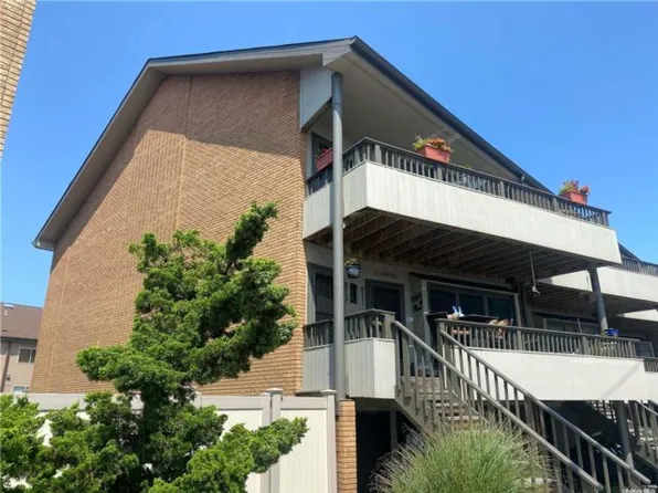 813 Shore Rd, Long Beach, NY 11561