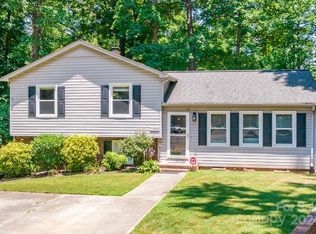 1669 Corral Dr, Hickory, NC 28602