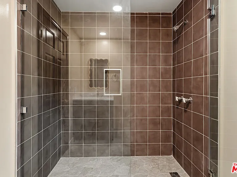 1200 N Doheny Dr — Photo 26