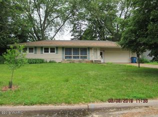 505 East Dr, Marshall, MI