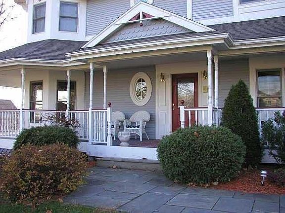 5th image of 219 Bristol St