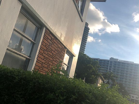 3rd image of 1535 West Ave APT 6