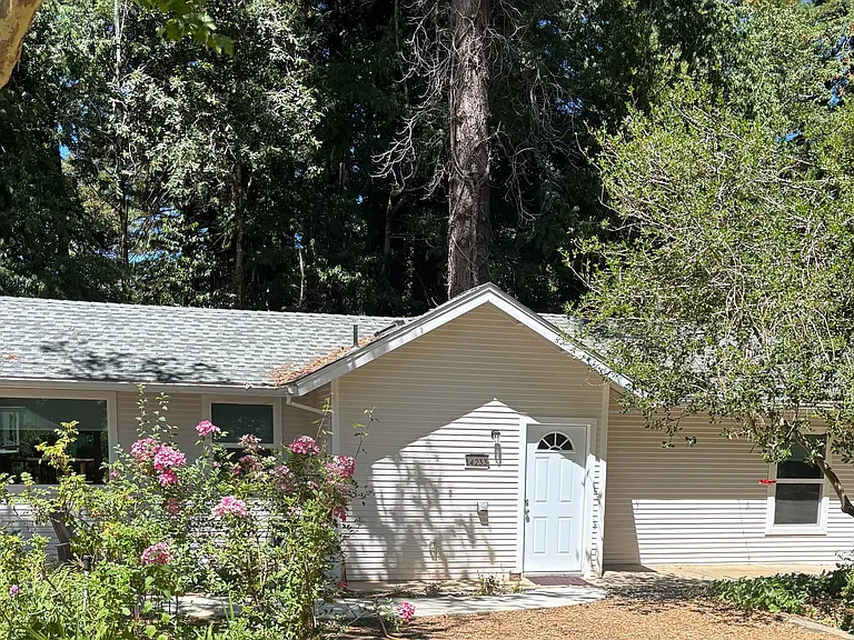 14233 Woodland Dr — Photo 33