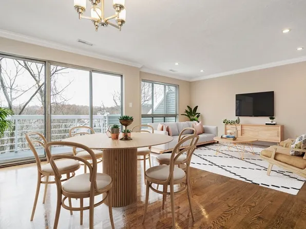 391 Hyde Park Ave APT 208, Roslindale, MA 02131