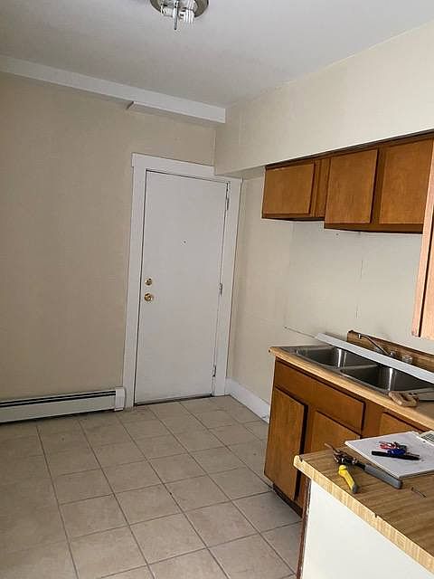 2nd image of 2155 Market St #3