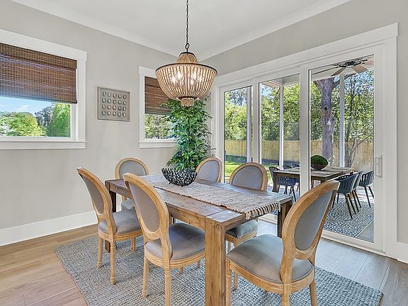 The Bridgeside - Dining Room