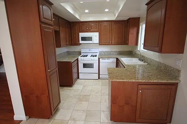 2110 Farrell Ave — Photo 3