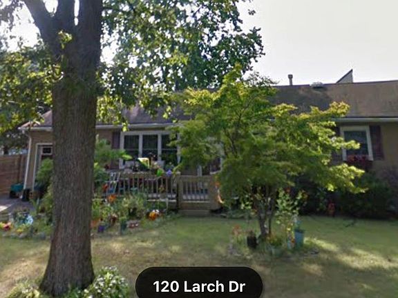 3rd image of 120 Larch Dr