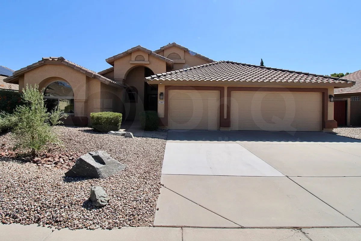 3 bed, 2.5 bath, 2278 sqft, $2,999 — Photo 1