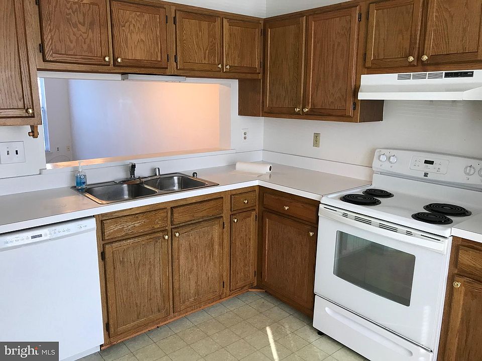 2nd image of 11303 Golden Eagle Pl Unit C