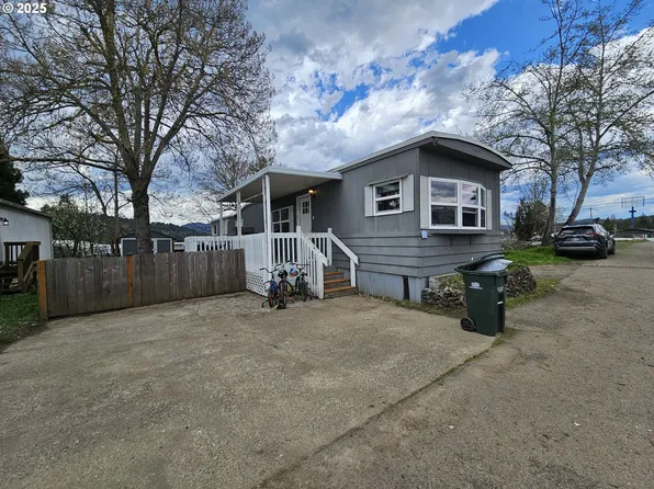 819 S Comstock Ave Space 74, Sutherlin, OR 97479