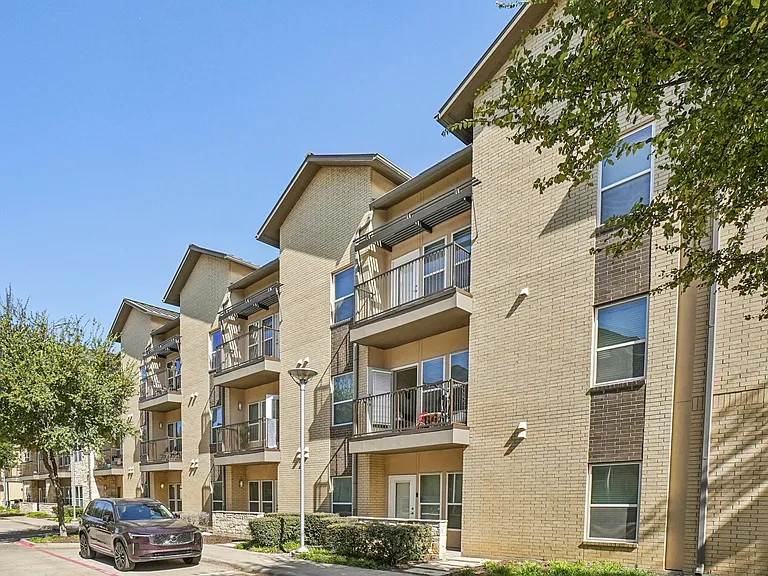 Mercer Crossing Apartments — Photo 27